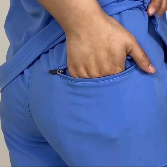 Nursing scrubs - Picture 3 of 5